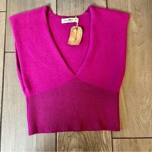 NATURAL LIFE Magenta V-Neck Tank Sweater Size Medium New